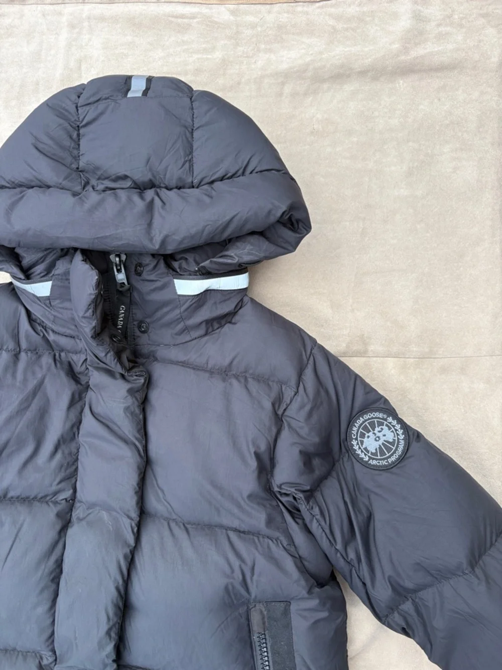 🦆Canada Goose Girls Kids Dark Gray Puffer Jacket with detachable Hood - L - Picture 2 of 4
